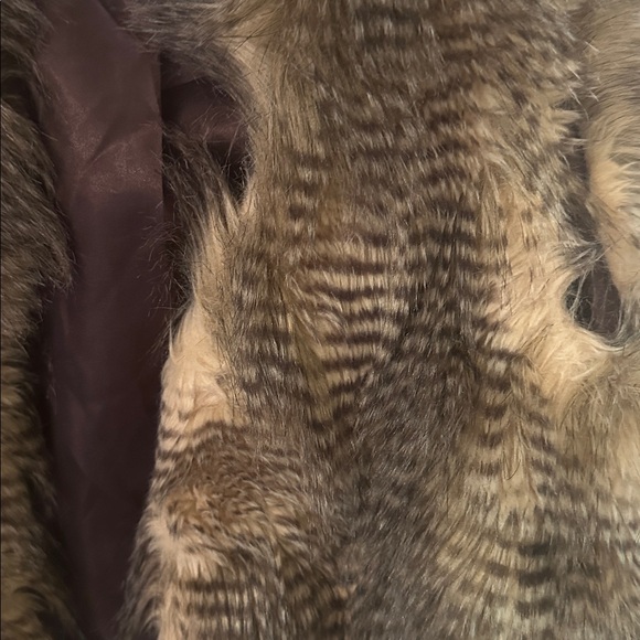 BB Dakota Faux Fur Vest - Picture 2 of 3